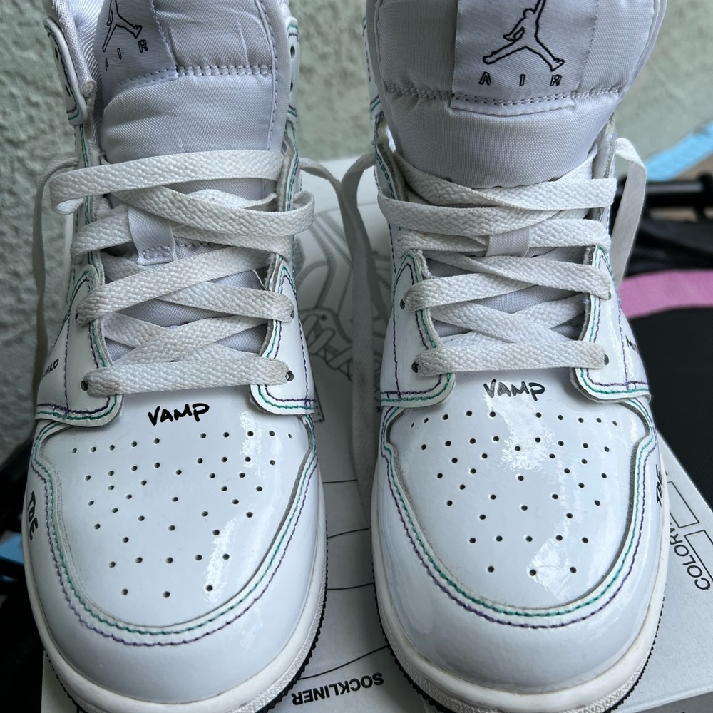 Nike Air JORDAN 1 Mid youth size 5.5